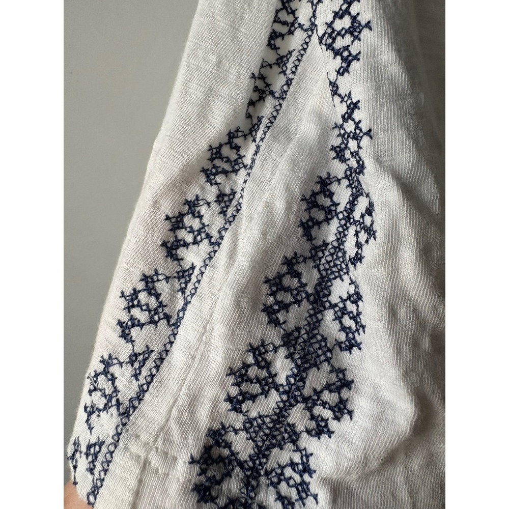 Feathers by Tolani White Blue Embroidered Cap Sleeve Top Size Medium - Picture 5 of 8